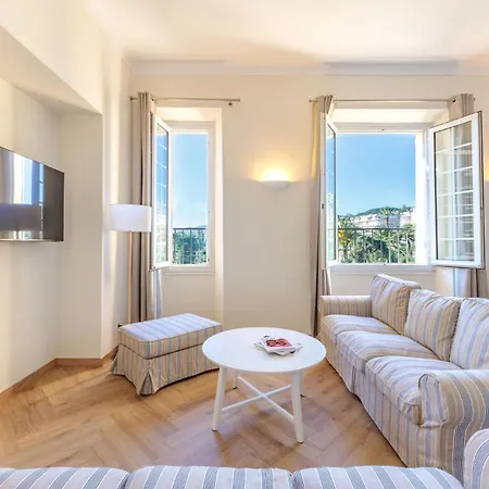 Saint Henry Vue By Halldis Κάννες