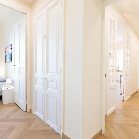 Saint Henry Vue By Halldis קאן