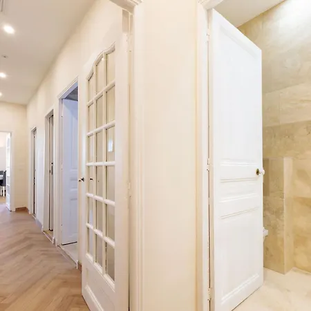 Saint Henry Vue By Halldis קאן