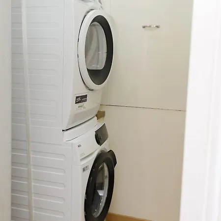 Saint Henry Vue By Halldis *