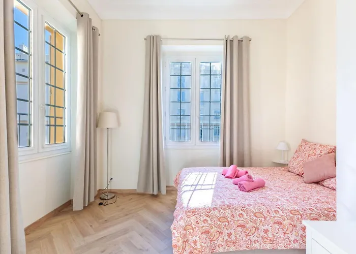 Saint Henry Vue By Halldis * קאן