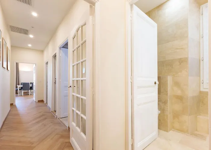 Saint Henry Vue By Halldis קאן