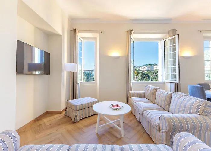 Saint Henry Vue By Halldis Cannes